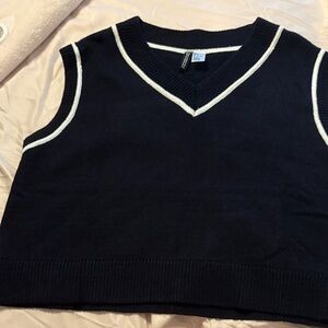 H&M Navy Blue V-Neck Sleeveless Sweater Vest w/ white trim. Brand new/never worn